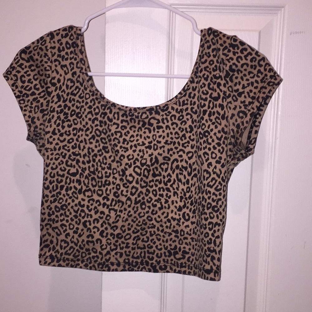 Women’s Benefit Crop Top